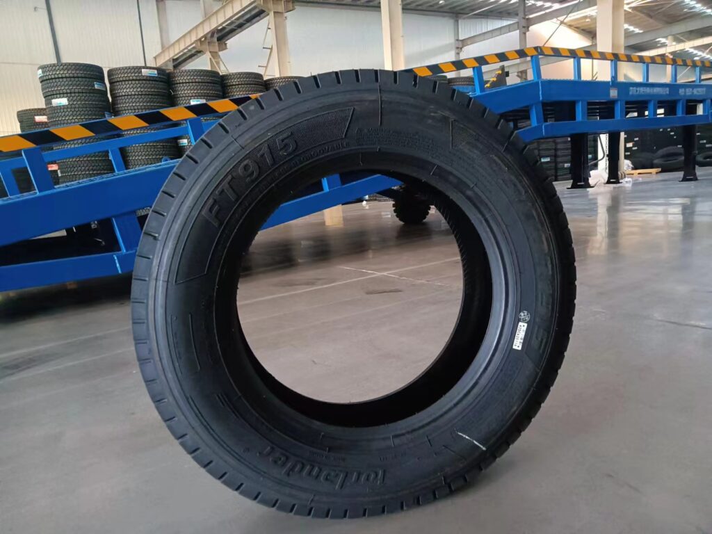 225 70R19.5 tyre commercial truck tires montreal