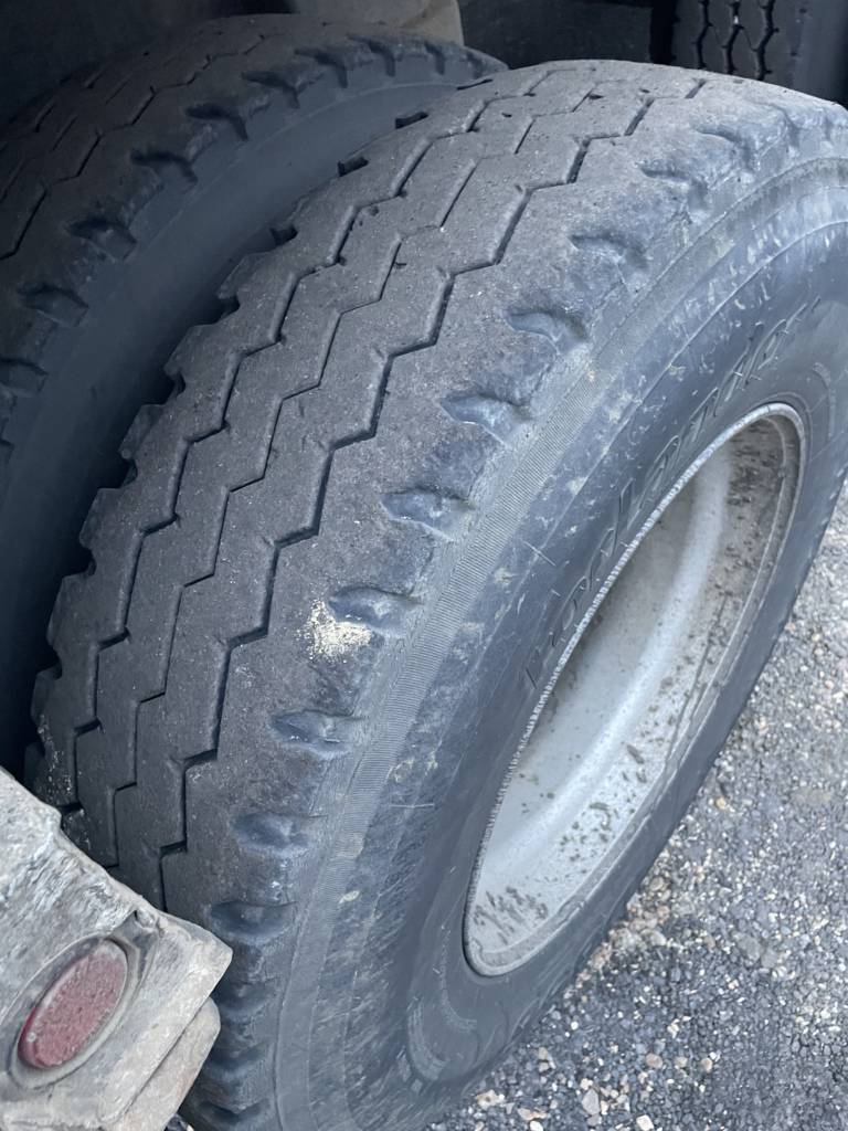11R22.5 truck tire