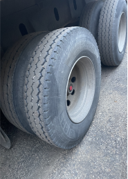 11R22.5 truck tire